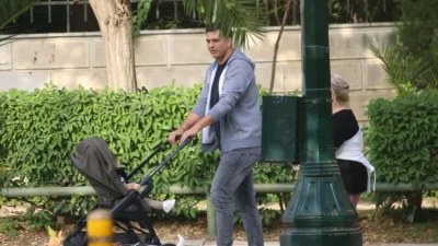 Ψήφισε αγκαλιά με τον γιο του - Η τρυφερή ανάρτηση του Βασίλη Κικίλια εν όψει εκλογών