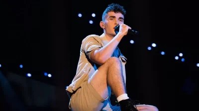 Εurovision 2023: Μόνος του ο Vernicos την ώρα του αποκλεισμού του - Τον αγκάλιαζαν μόνο από τις άλλες ομάδες και όχι η ελληνική (Βίντεο)