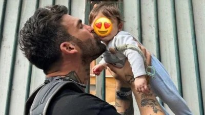 Ξετρελαμένος ο Δημήτρης Αλεξάνδρου - Ο νουνίτο έκανε το πρώτο του μπάνιο στη θάλασσα