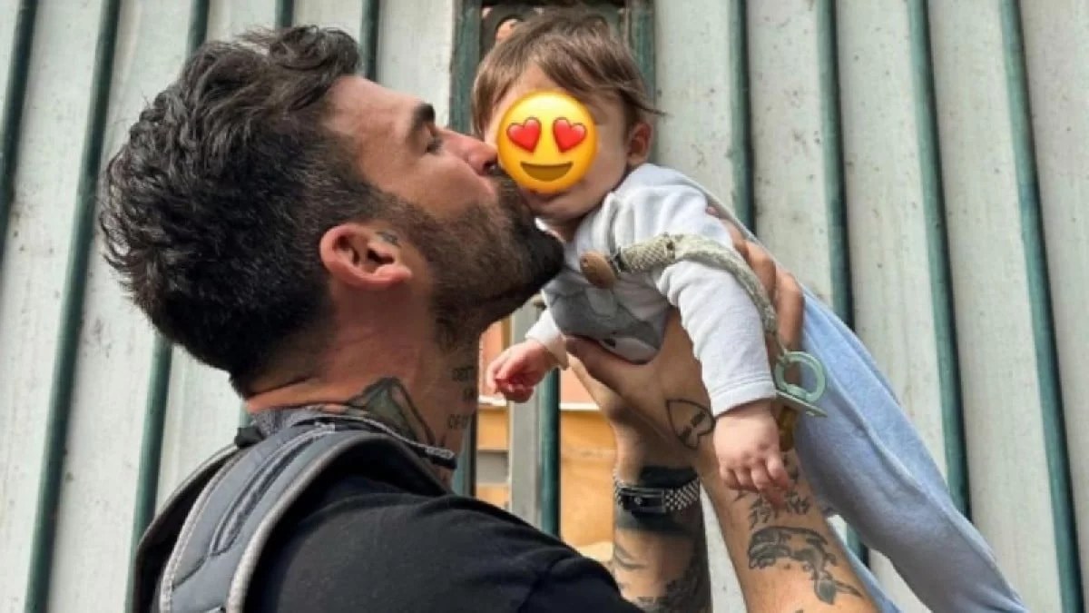 Ξετρελαμένος ο Δημήτρης Αλεξάνδρου - Ο νουνίτο έκανε το πρώτο του μπάνιο στη θάλασσα
