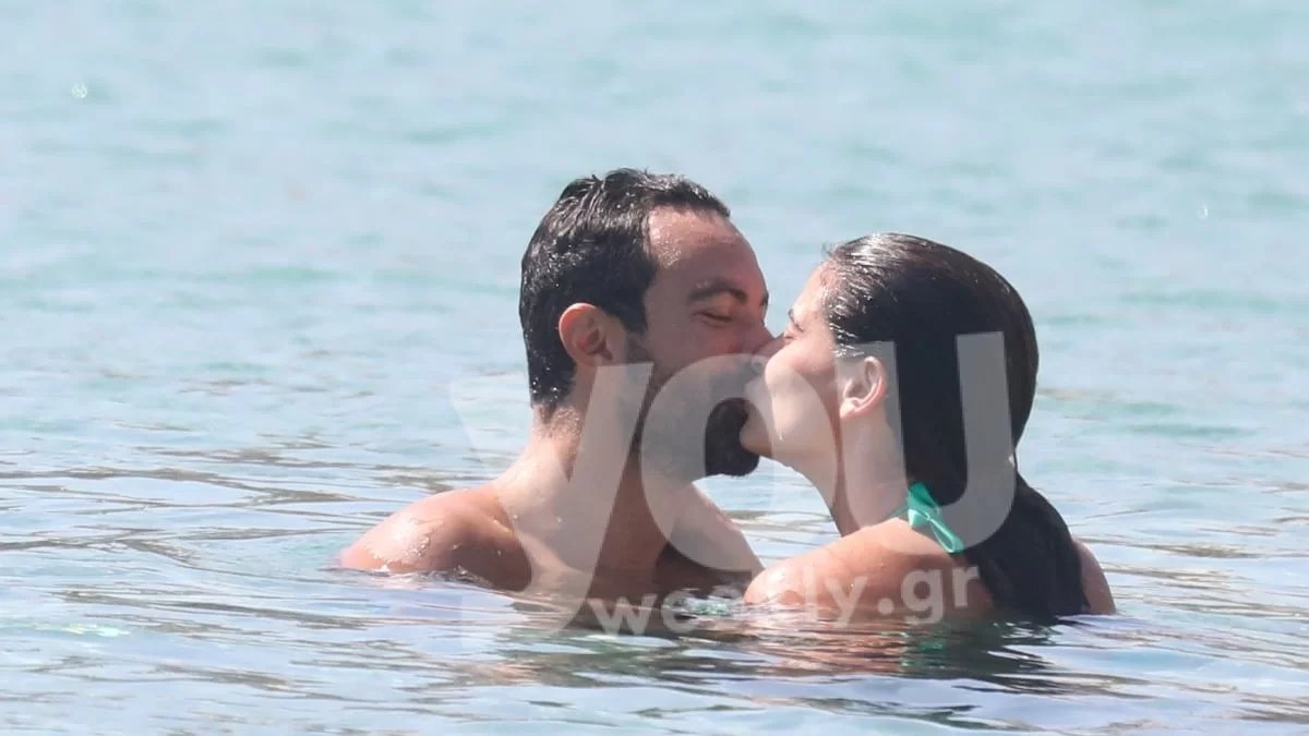 Aγκαλιά με τον Τανιμανίδη μέσα στη θάλασσα - Έτσι πέρασε η Χριστίνα Μπόμπα τα γενέθλιά της στην Αντίπαρο
