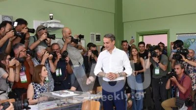 Εκλογές 2023: Γεμάτος χαμόγελο ο Κυριάκος Μητσοτάκης - Ψήφισε μαζί με τη Μαρέβα και τα δύο παιδιά του