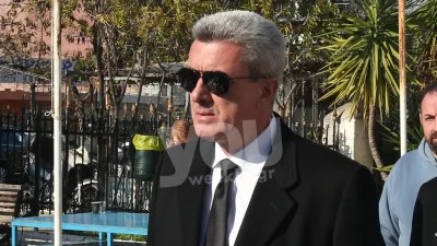 Με μαύρο κοστούμι και γραβάτα - Επέστρεψε στον αέρα του ΑΝΤ1 ο Νίκος Χατζηνικολάου μετά τον θάνατο του πατέρα του