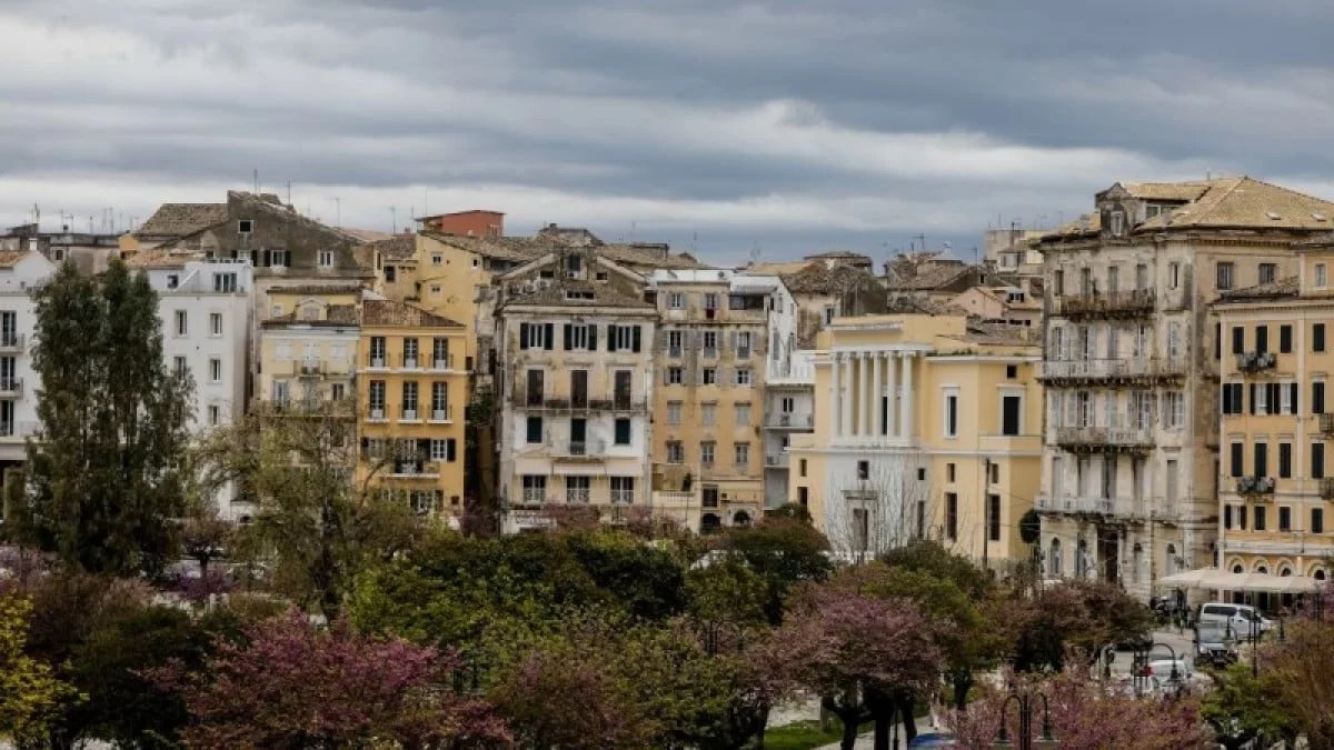 Καιρός (10/6): Βροχές με υψηλές θερμοκρασίες - Πού θα "χτυπήσουν" τα φαινόμενα