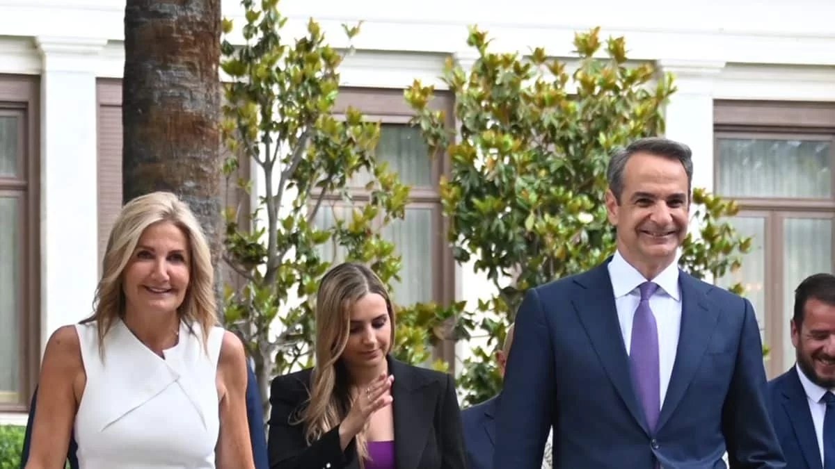 Ορκωμοσία Κ. Μητσοτάκη: Έκλεψαν τα βλέμματα η σύζυγος και οι κόρες του - Τι φόρεσαν