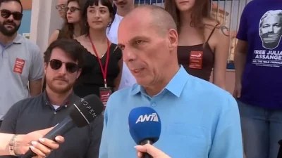 Μελαχρινή με ανοιχτόχρωμο δέρμα & πολύ ψηλή - Αυτή είναι η κούκλα κόρη του Γιάνη Βαρουφάκη, Ξένια