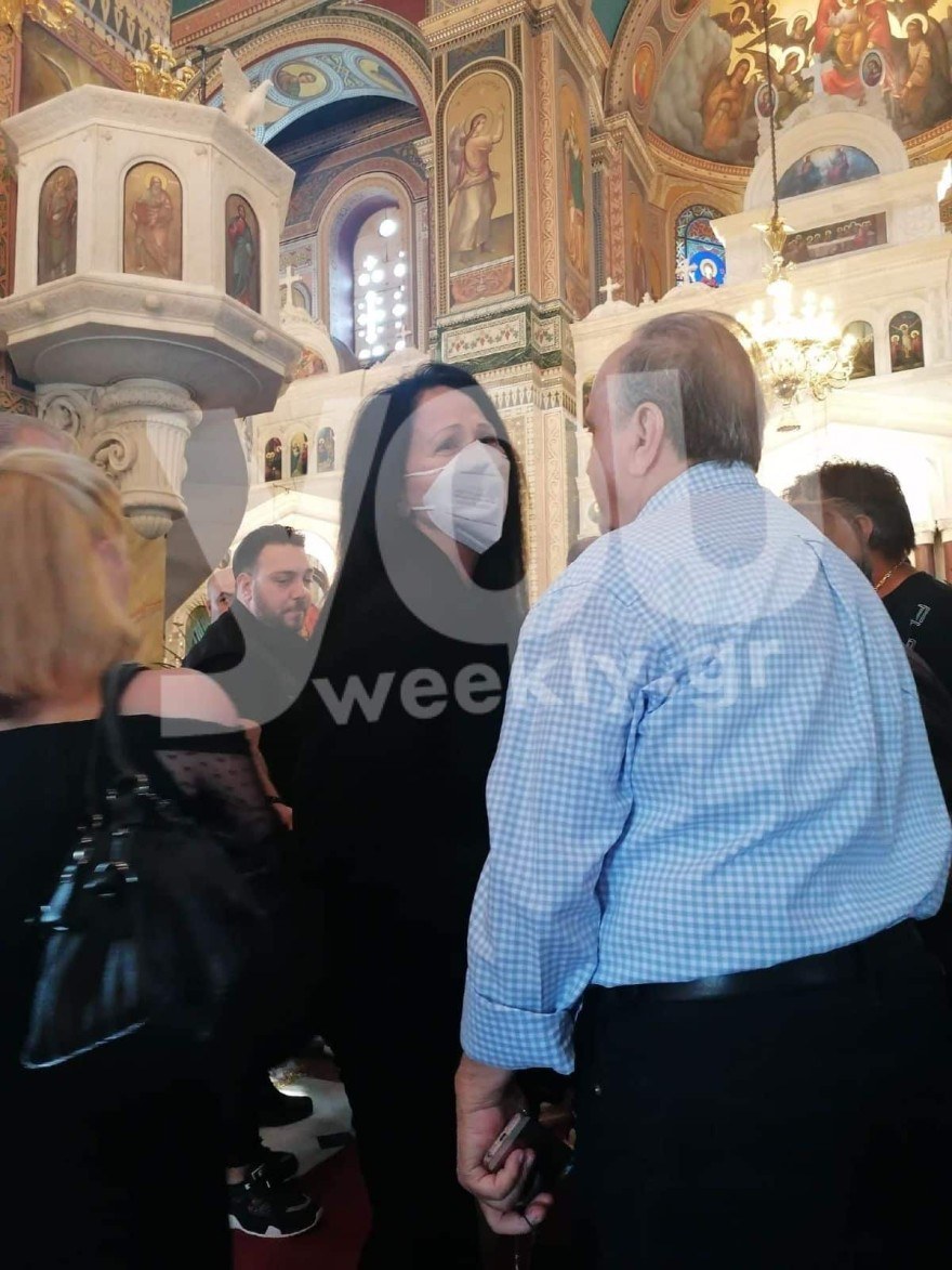 Κηδεία Γιάννη Φλωρινιώτη: Με στρας ο στολισμός της εκκλησίας - Τι γράφει επάνω το στεφάνι της κόρης του, Αννούλας (Αποκλειστικό!)