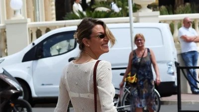 Βίκυ Καγιά: Στο Σαιν Τροπέ με τον Ηλία Κρασσά - Οι Gucci ομπρέλες και τα μικροσκοπικά μπικίνι