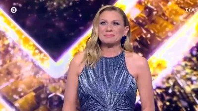 My style rocks: Με αστραφτερό maxi φόρεμα - Εντυπωσιακή και πολύ συγκινημένη η Καραβάτου στο μεγάλο τελικό