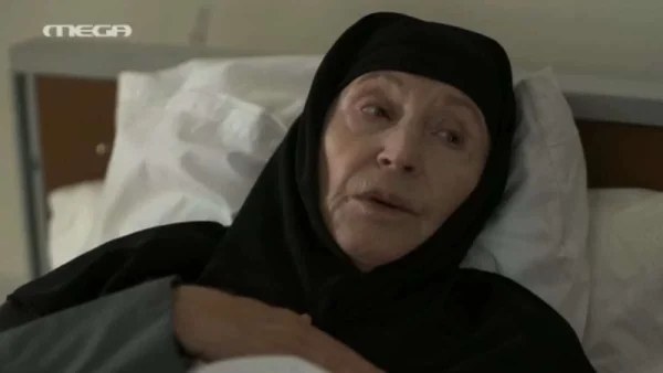 Μαύρο Ρόδο: Σπαραγμός στην κηδεία της Αυξεντίας - «Πως με άφησες τώρα που σε χρειάζομαι περισσότερο», ουρλιάζει η Ελισάβετ