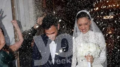 Σφραγισμένο με χρυσή λεπτομέρεια - Το υπέρκομψο προσκλητήριο του γάμου της Πρέλεβιτς & του Νομικού