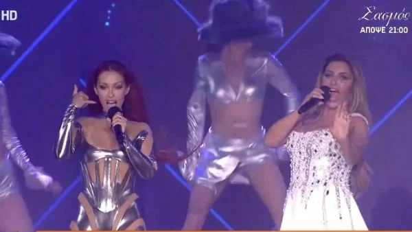 Mad VMA 2023: Ελένη Φουρέιρα και Έλενα Παπαρίζου φιλήθηκαν στο στόμα (Βίντεο)