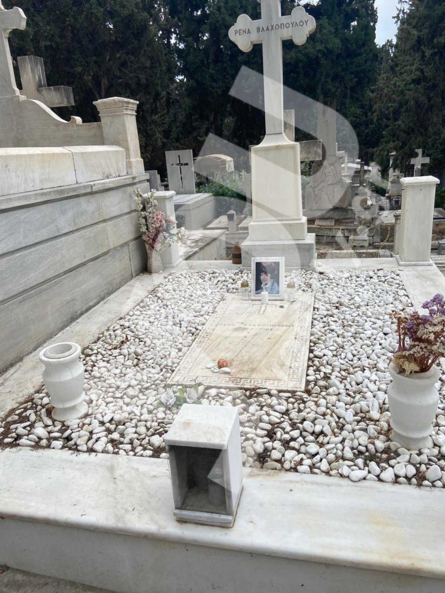 Το YOUWEEKLY στο Α' νεκροταφείο Αθηνών