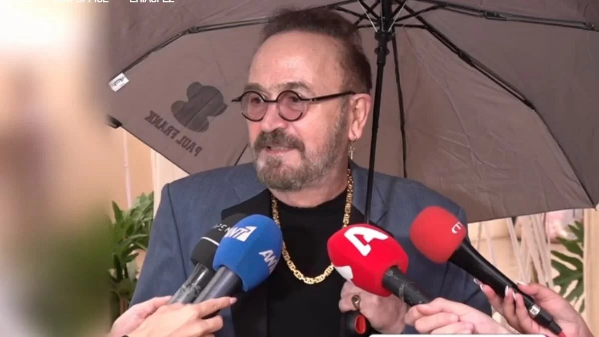 Η κόρη του Σταμάτη Γονίδη βάπτισε τον γιό της: Κούκλα μέσα στο πορτοκαλί φόρεμά της - Οι πρώτες τους δηλώσεις στις κάμερες