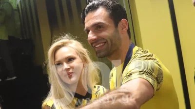 Ρομαντικό δείπνο για τα γενέθλια της Κάβουρα με θέα τη θάλασσα - Έσβησε τούρτα με τον Τζαβέλλα στην Τουρκία