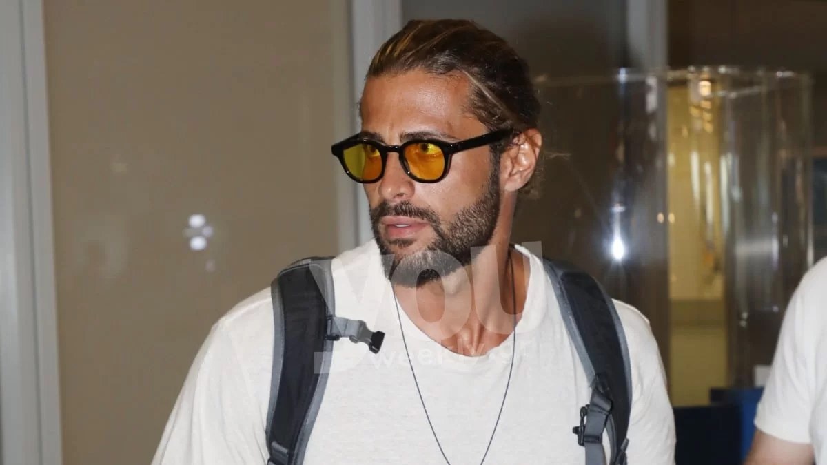 Αμήχανος μπροστά στις κάμερες - Επέστρεψε στην Ελλάδα ο Κωνσταντίνος Βασάλος μετά την αποχώρηση από το Survivor All Star