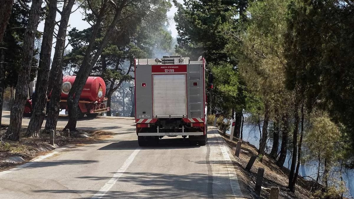Φωτιά στη Ρόδο - Εκκενώνονται χωριά