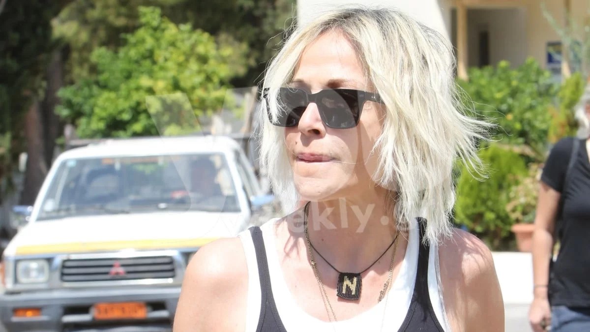 Κηδεία Γιώτας Γιάννα: Καταρρακωμένη στα μαύρα η Άννα Βίσση - Με σκυμμένο το κεφάλι και ο Γιάννης Ζουγανέλης