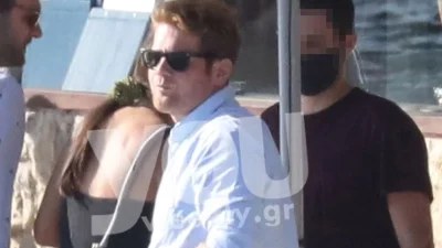 Τζέιμς Καφετζής: Στη μάχη με τις φωτιές στη Ρόδο - Βοηθάει στις εκκενώσεις με το προσωπικό του σκάφος