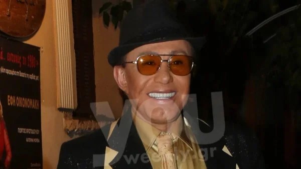 «Η τελευταία σου κατοικία άγγελέ μου» - Το χρυσό μνήμα του Γιάννη Φλωρινιώτη με σταυρό στο κέντρο και πολλά λουλούδια