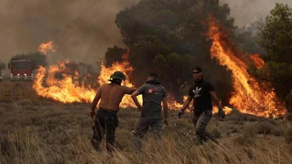 Σε πύρινο κλοιό η χώρα - Παραπάνω από 60 τα μέτωπα με φωτιές