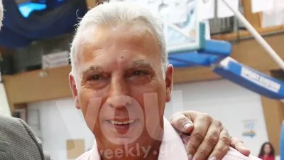 Nίκος Γκάλης: Αγνώριστος ο θρύλος του μπάσκετ σε πρόσφατη έξοδό του - Με βερμούδα και χαλαρό T-shirt