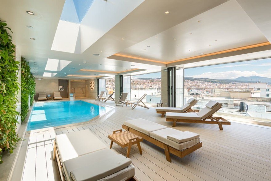holliday inn level 9 pool