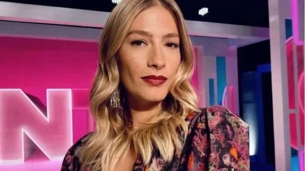 Ισμήνη Παπαβλασοπούλου: Η απίστευτη αλλαγή στα μαλλιά της και η ομοιότητα με την Hailey Bieber