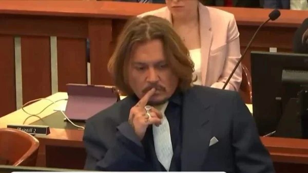 Τύφλα στο μεθύσι από μπύρες; Θύελλα αντιδράσεων με τη νέα φωτογραφία του Τζόνι Ντεπ που κυκλοφορεί στο διαδίκτυο