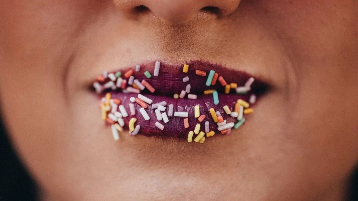Summer lipsticks: Αυτές είναι οι τρεις top αποχρώσεις στα χείλη για το καλοκαίρι του 2023