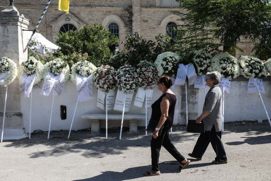 Κηδεία Χρήστου Μουλά: Τυλιγμένο με την ελληνική σημαία το φέρετρό του - Οι πρώτες φωτογραφίες