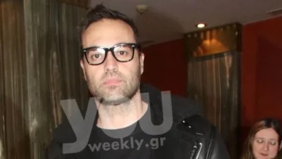 Κώστας Φραγκολιάς: Η τρυφερή αγκαλιά με την σύντροφό του, Δώρα μέσα στη θάλασσα