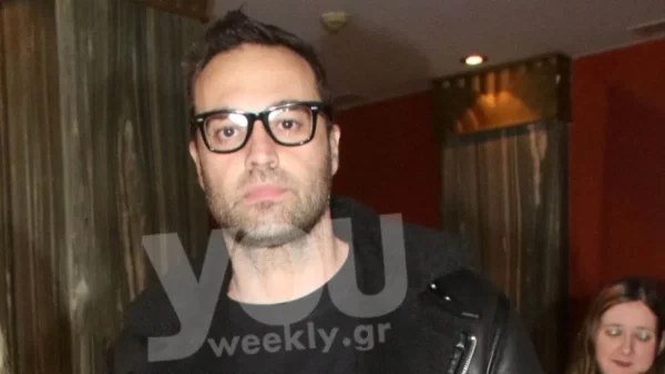Κώστας Φραγκολιάς: Η τρυφερή αγκαλιά με την σύντροφό του, Δώρα μέσα στη θάλασσα