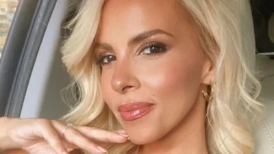 ''Λάμπει'' από ευτυχία η Τζένη Μελιτά - Ολοκληρώθηκε η πρόβα νυφικού λίγο πριν ανέβει τα σκαλιά της εκκλησίας