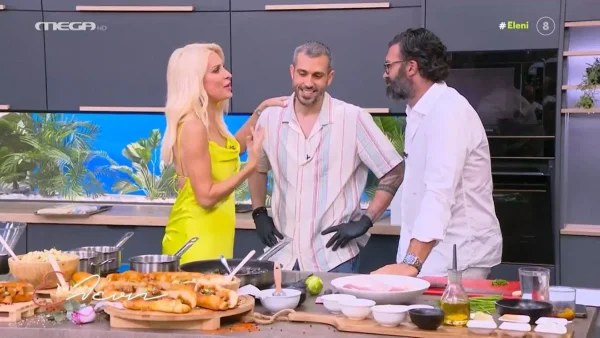 Μενεγάκη: «Μη με κάνετε να βάλω τα κλάματα τώρα, ανατριχιάζω ολόκληρη!» - Συγκινημένος ο Γιώργος Τσούλης με την σύζυγο και το μωρό του στο πλατό της "Ελένης"