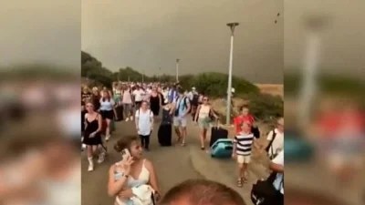 «Οι γυναίκες μου έδιναν τα μωρά τους...» - Φωτογραφία ντοκουμέντο από το σημείο που ξεκίνησε η πυρκαγιά στη Ρόδο