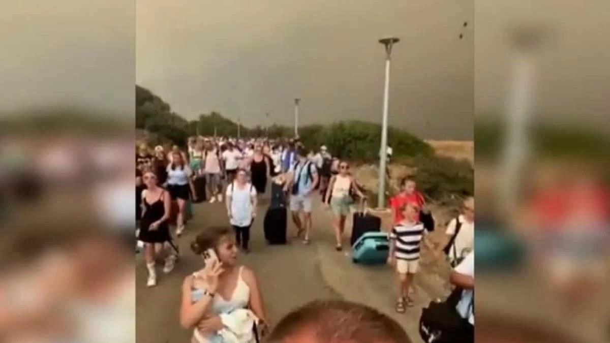 «Οι γυναίκες μου έδιναν τα μωρά τους...» - Φωτογραφία ντοκουμέντο από το σημείο που ξεκίνησε η πυρκαγιά στη Ρόδο