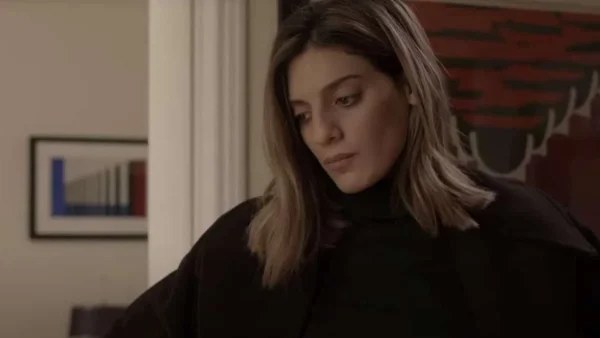 «Πέταξε» τα μαύρα του Σασμού - Με μικροσκοπικό πράσινο μπικίνι στη Μυτιλήνη η Χριστίνα Χειλά Φαμέλη
