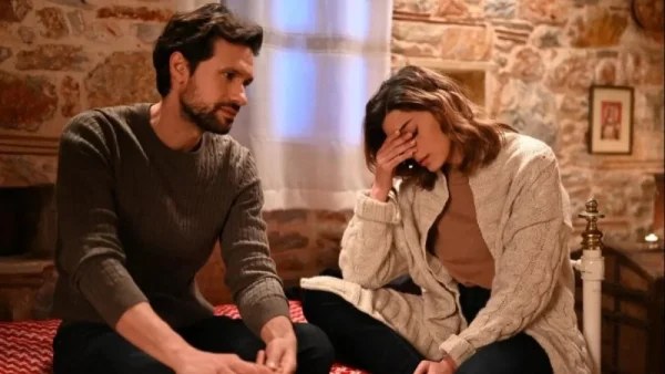 Σασμός: «Μπορεί να σταματήσει να την πέφτει σε ό,τι κινείται;» - Έξαλλο το twitter με την ερωτική εξομολόγηση στη Στέλλα