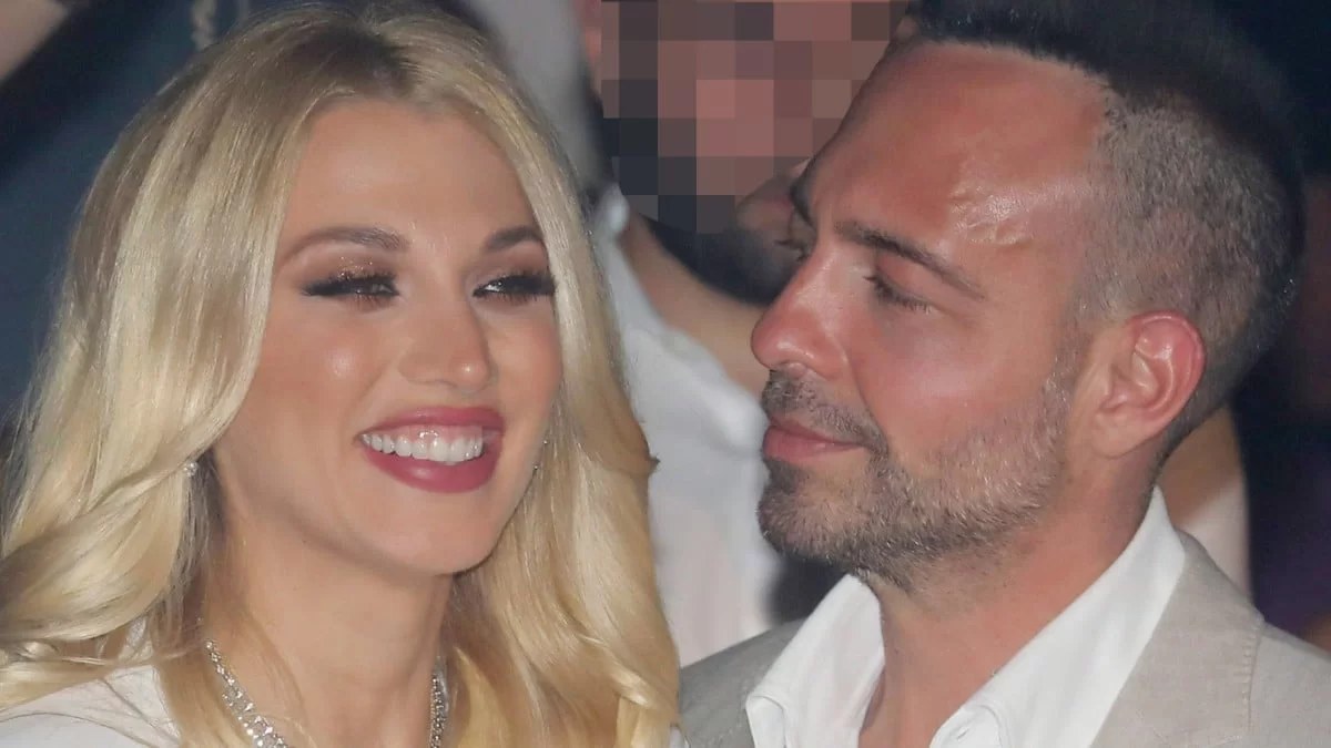 Με μικροσκοπικό μπικίνι και κοιλιακούς φέτες πόζαρε στον φακό του Βασίλη Σταθοκωστόπουλου - Διακοπές στην Νάξο για την Σπυροπούλου