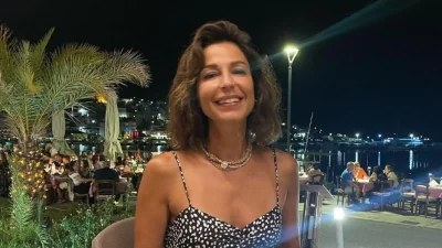 Στη Σητεία με τον μεγάλο της γιο, Μάξιμο - Η Κατερίνα Παπουτσάκη ανανεωμένη στην παραλία με τα διαφορετικά της μπικίνι