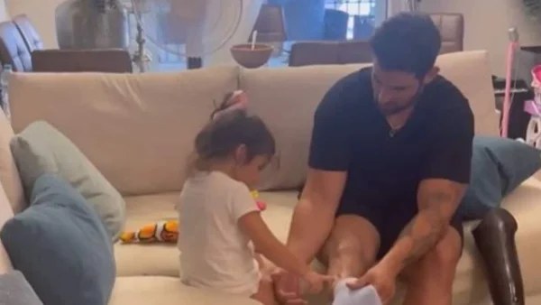 «Προσπάθησε να με κάνει καλά» - Ρίγη συγκίνησης με την συζήτηση που είχε ο Ετεοκλής Παύλου και την κόρη του για το πρόσθετο πόδι