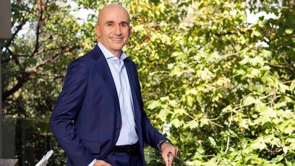 Γρηγόρης Λέων: Μας συστήνει τη σύζυγό του Δήμητρα και μιλούν για τα 13 χρόνια γάμου τους