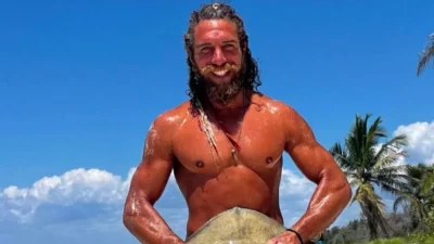Παντρεύτηκε ο αδερφός του Κόρομι - Με θαλασσί κοστούμι συνοδευόμενος από την καλλονή σύντροφό του