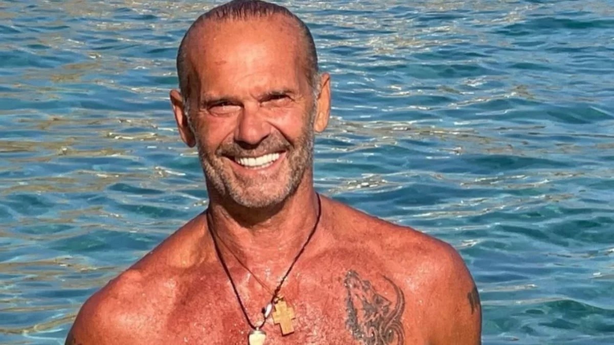 Έχει πάρει από τη γοητεία του Πέτρου Κωστόπουλου - Ένας κούκλος με κοιλιακούς ο 15χρονος Μάξιμος
