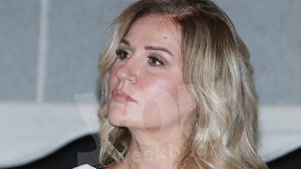 Ήταν μέχρι χθες ορκισμένη ξανθιά - Αγνώριστη η Μπέσσυ Μάλφα με την αλλαγή στο χρώμα των μαλλιών της