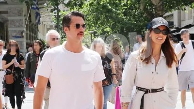 Ζουν τον απόλυτο έρωτα - Οι αγκαλιές της Μπέττυς Μαγγίρα με τον Δημήτρη Μάζη σε πισίνα στην Ίο με θέα τη θάλασσα