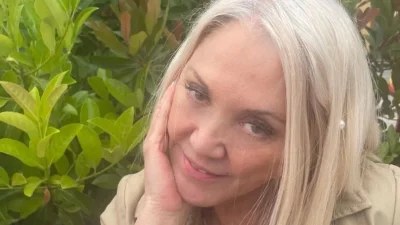 «Παλάτι» το σπίτι της Ρούλας Κορομηλά - Φωτογραφίες από την πισίνα στον κήπο και τα δωμάτια της μεζονέτας