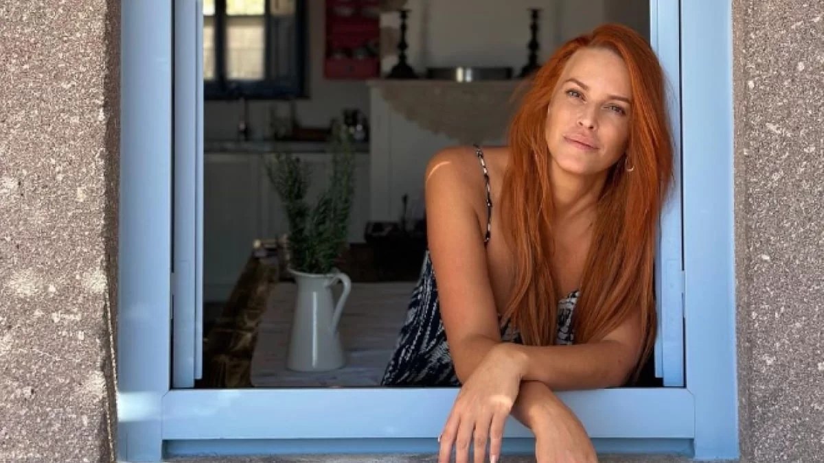Στην Πάρο με τα παιδιά της - Οι νέες φωτογραφίες της Σίσσυς Χρηστίδου με μαγιό από το σκάφος μέχρι την πισίνα