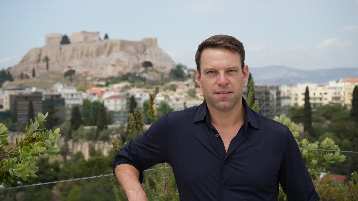 «Δεν έχω γκέι ατζέντα! Έχω ανθρώπινη ατζέντα» - Ο Στέφανος Κασσελάκης ανακοίνωσε την υποψηφιότητά του για πρόεδρος του ΣΥΡΙΖΑ